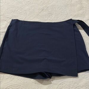 Southern Tide Women's Navy Wrap Skort. Nearly New. Size 10
